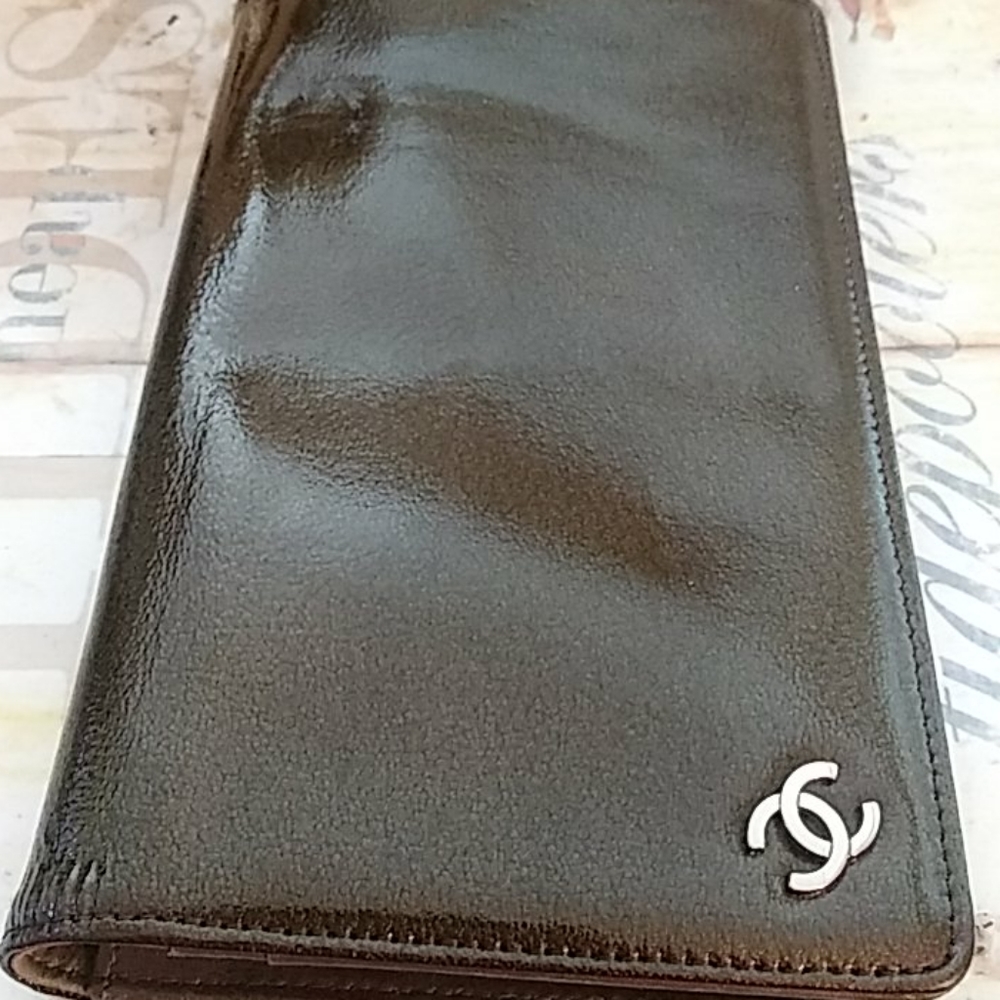 Vintage Chanel bi fold wallet SOLD - Picture 1 of 6